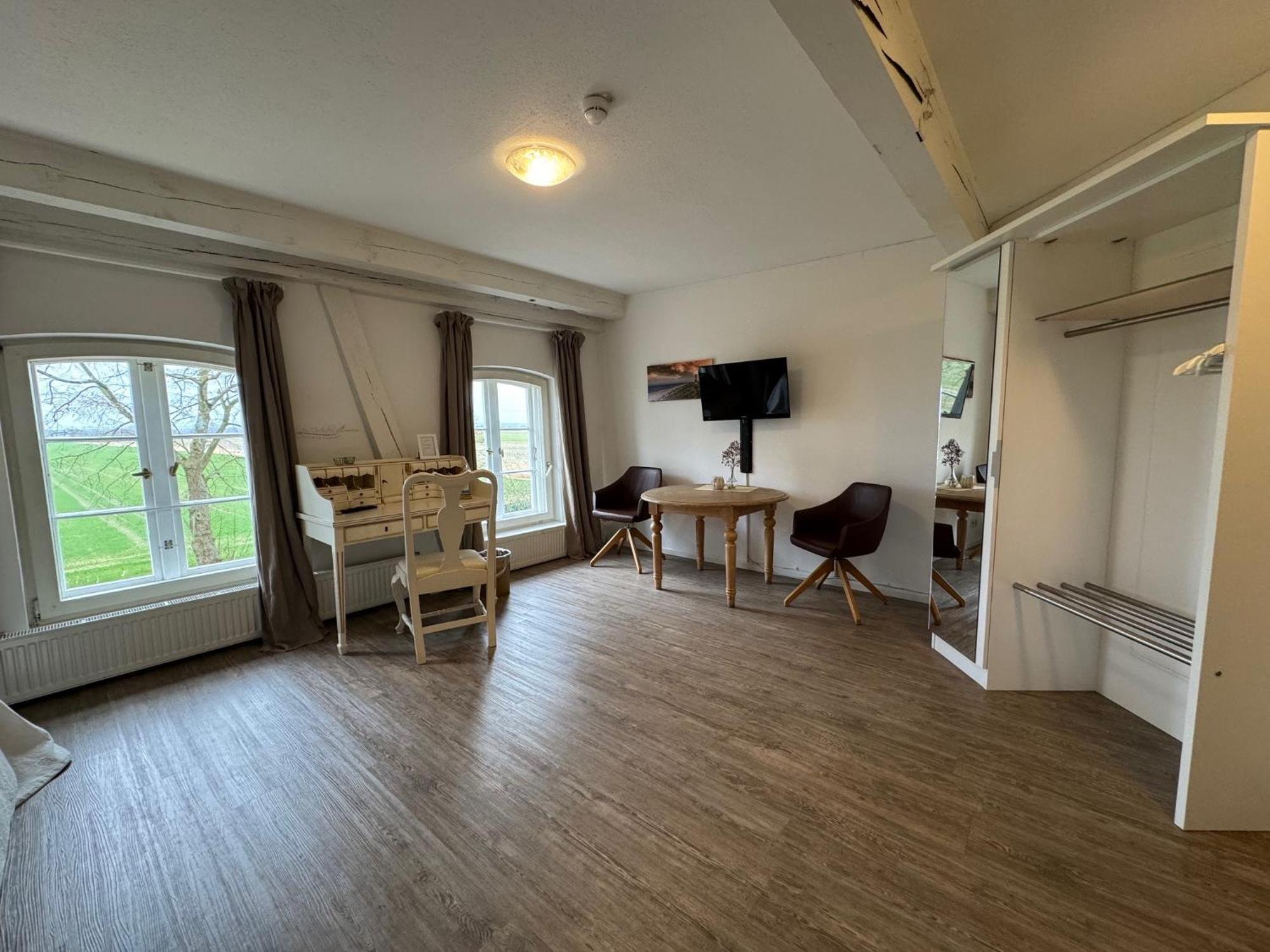 Hodorf Landsitzhotel Und Seminarium Peterhof מראה חיצוני תמונה