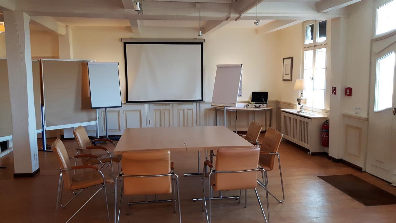 Hodorf Landsitzhotel Und Seminarium Peterhof מראה חיצוני תמונה