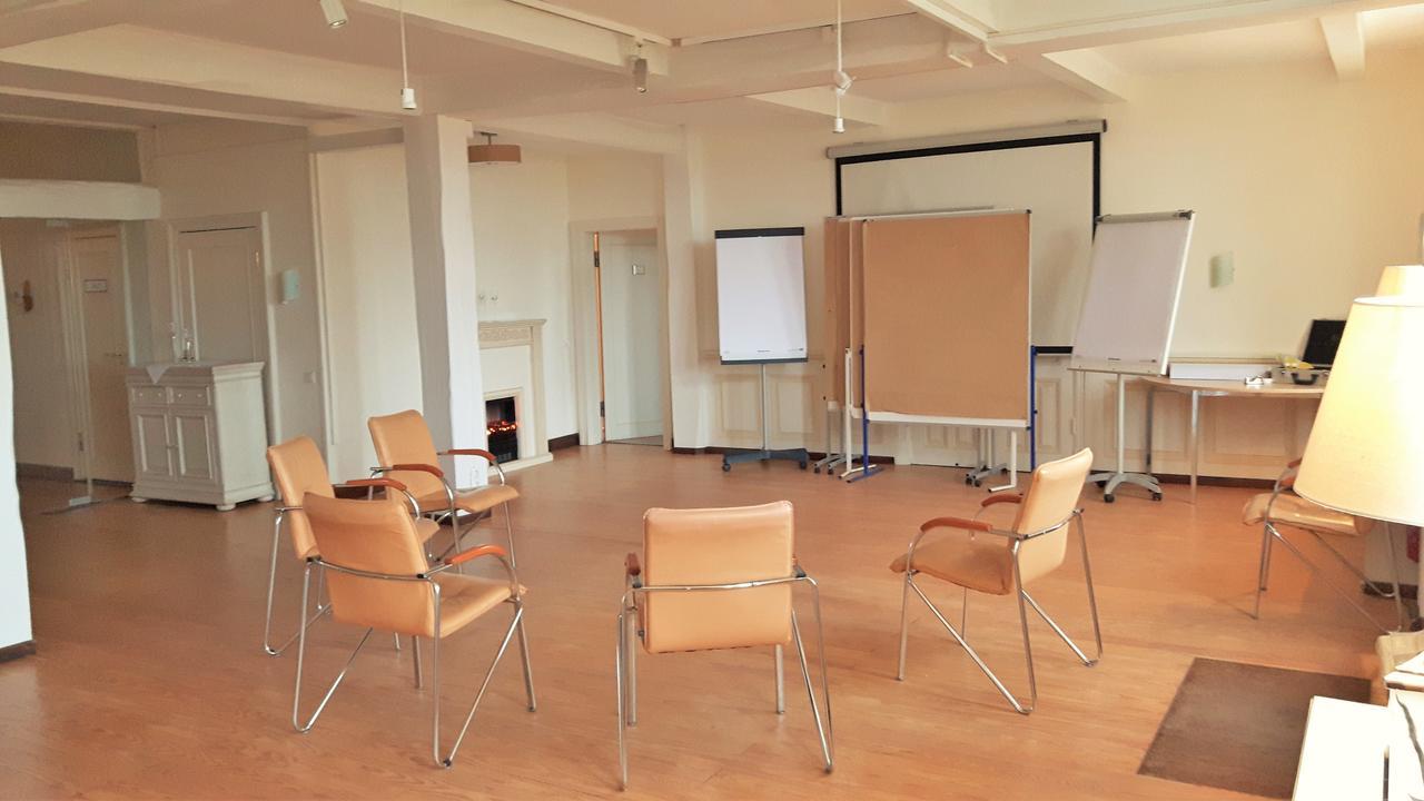 Hodorf Landsitzhotel Und Seminarium Peterhof מראה חיצוני תמונה